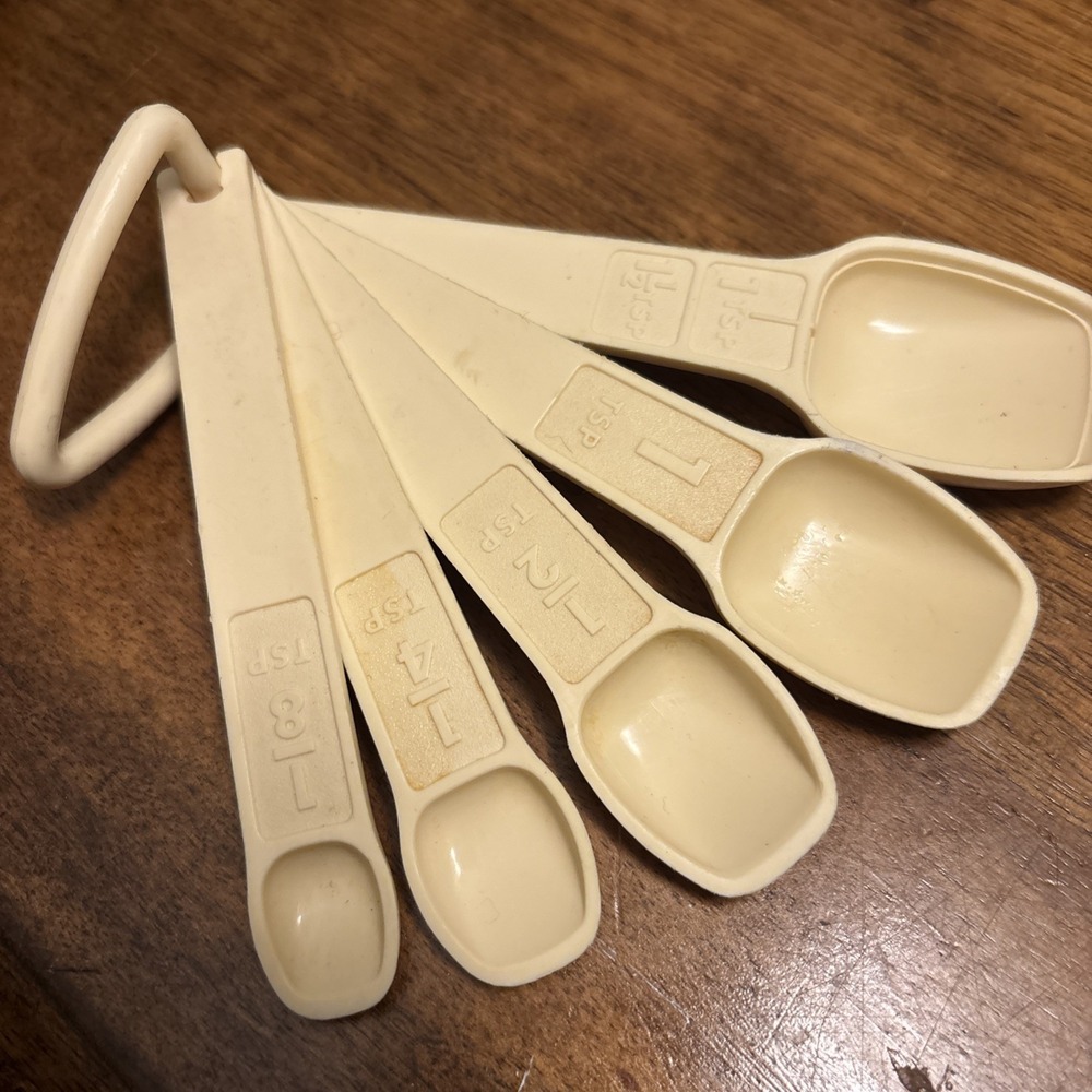 Vintage Tupperware‎ Measuring Spoons Nesting Almond/Cream With Ring Set Of 5